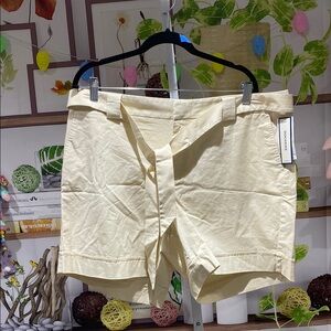 Dockers size 18 Cream Tie-Front Shorts